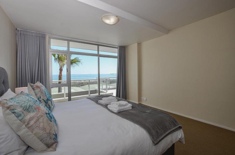 To Let 3 Bedroom Property for Rent in Dolphin Beach Western Cape